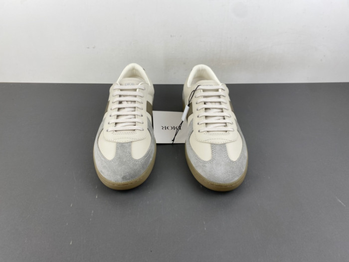 D10R B01 Sneaker