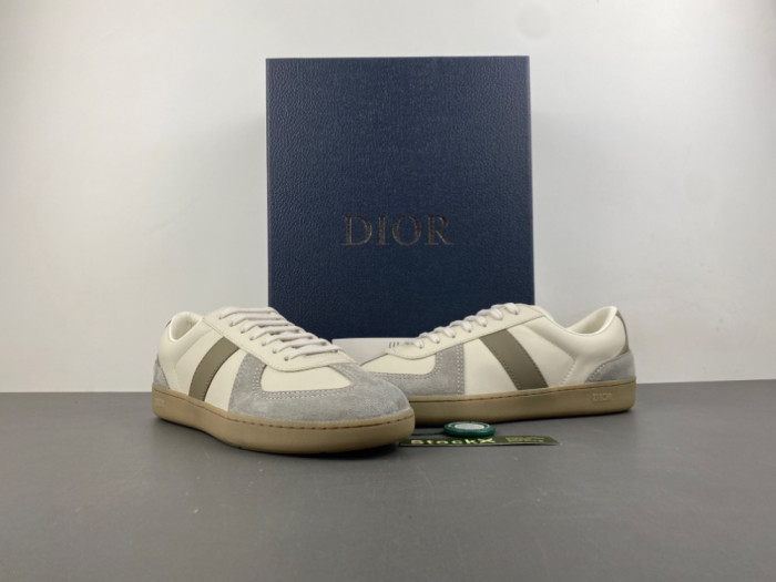 D10R B01 Sneaker