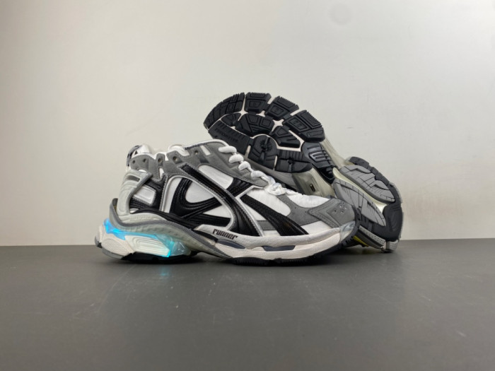 BLCG Runner Lighted Sneaker 853225 WRNLD 9012