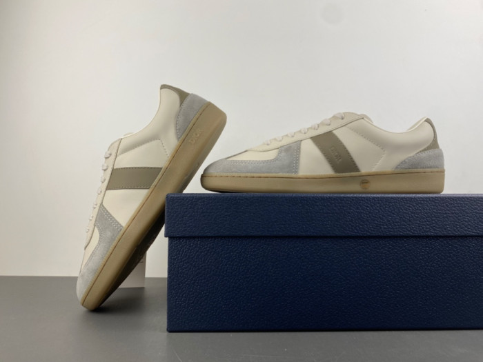 D10R B01 Sneaker