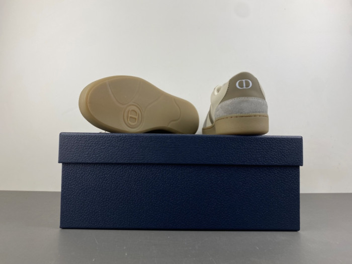 D10R B01 Sneaker