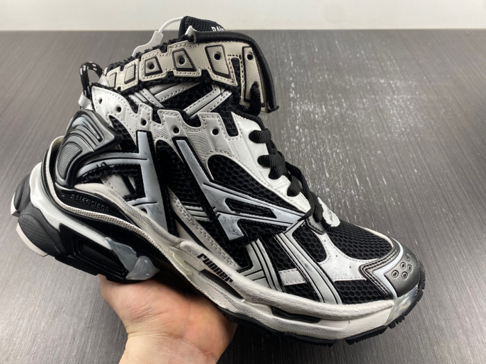 BLCG RUNNER SNEAKER 695364 W2RH2 9018
