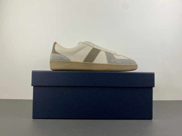 D10R B01 Sneaker