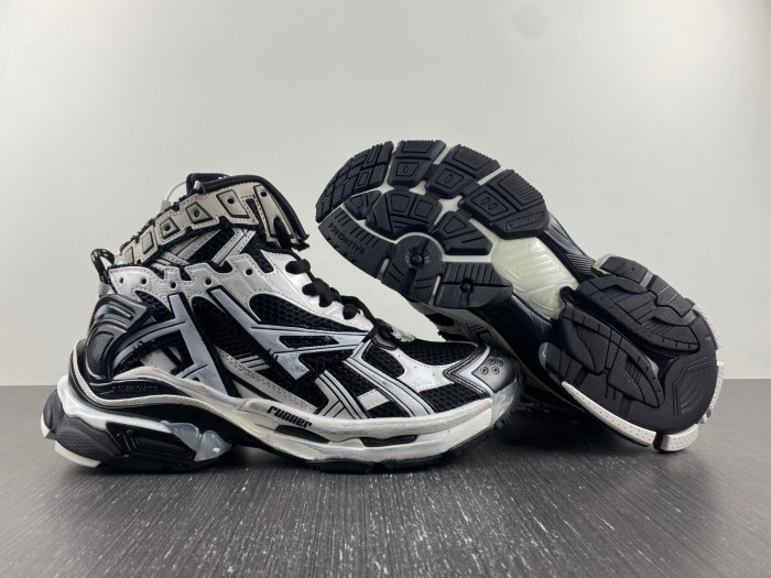 BLCG RUNNER SNEAKER 695364 W2RH2 9018