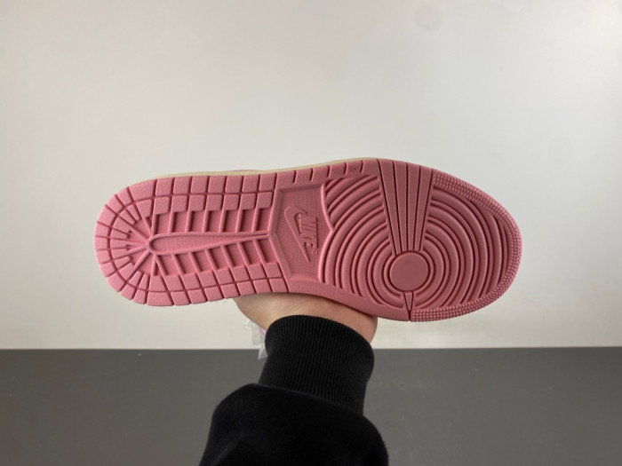 Air Jordan 1 Retro Low OG SP Travis Scott Shy Pink IQ7604-100