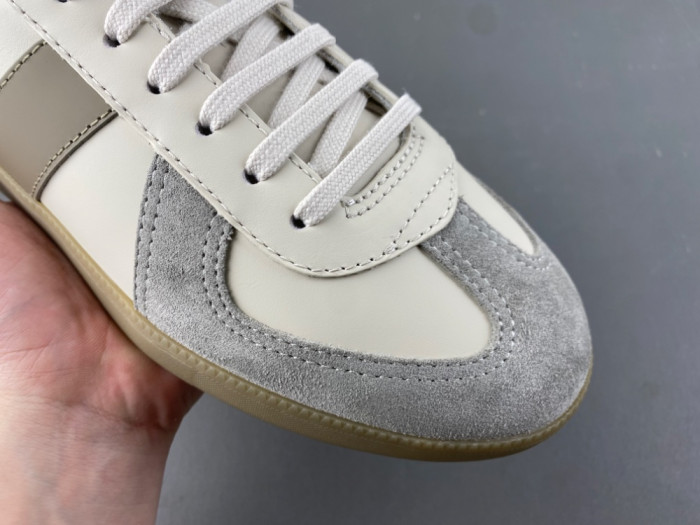 D10R B01 Sneaker