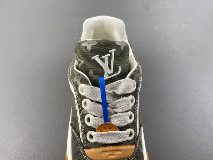 Lou1su1tt Tilted Sneaker