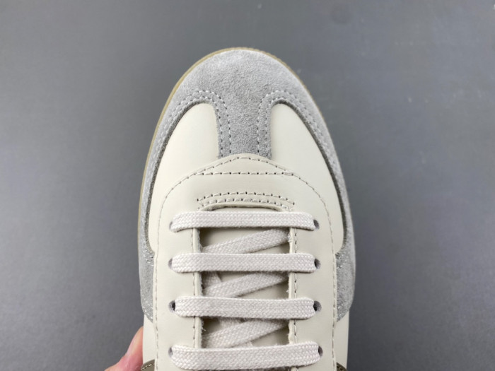 D10R B01 Sneaker