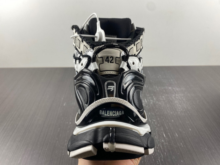BLCG RUNNER SNEAKER 695364 W2RH2 9018