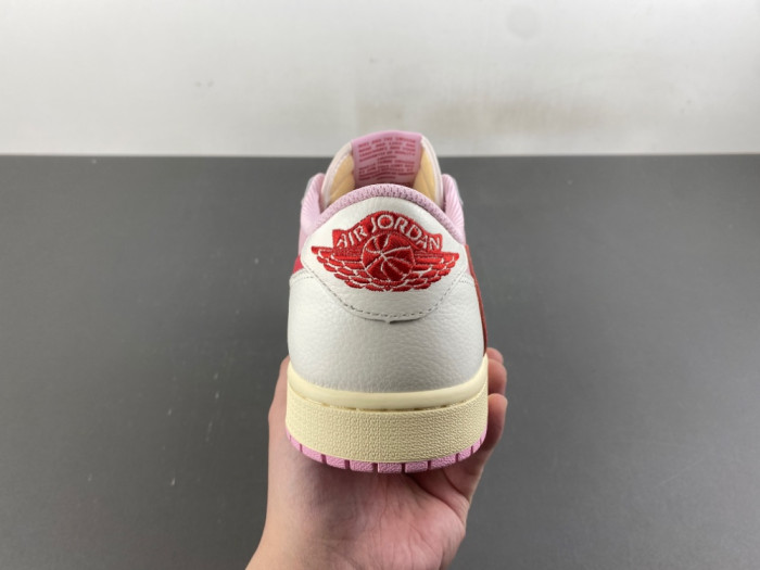 Travis Scott × Air Jordan 1 Low "Shy Pink"IQ7604-101