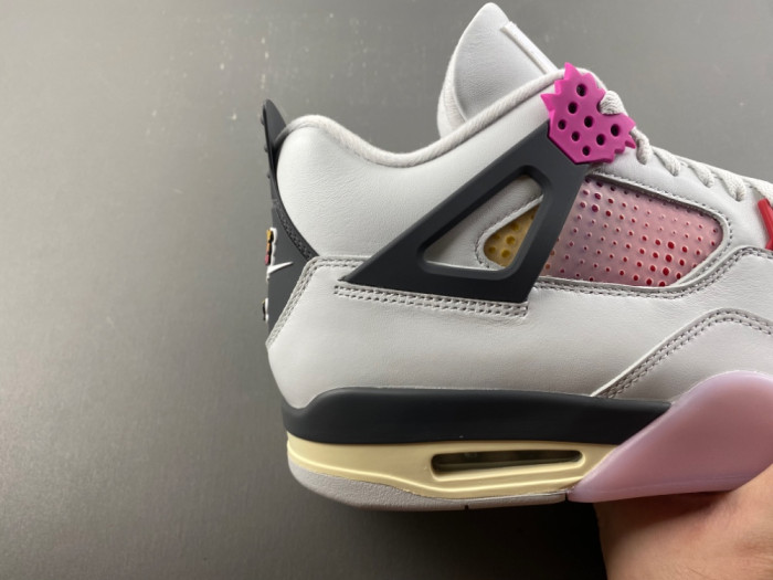Air Jordan 4 Retro Comic JA1135-100