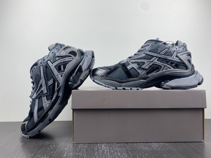 BLCG RUNNER SNEAKER 677403 W3RBR 151547