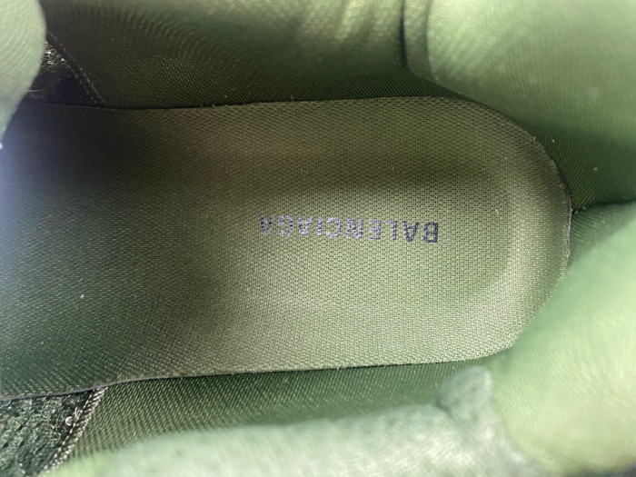 BLCG RUNNER SNEAKER 677402 W1RN3 2025