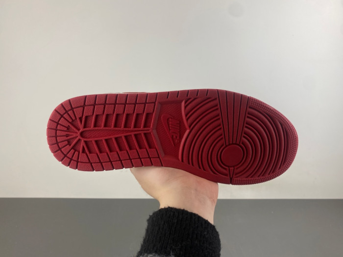 Air Jordan 1 Retro Low OG Banned IW6276-001