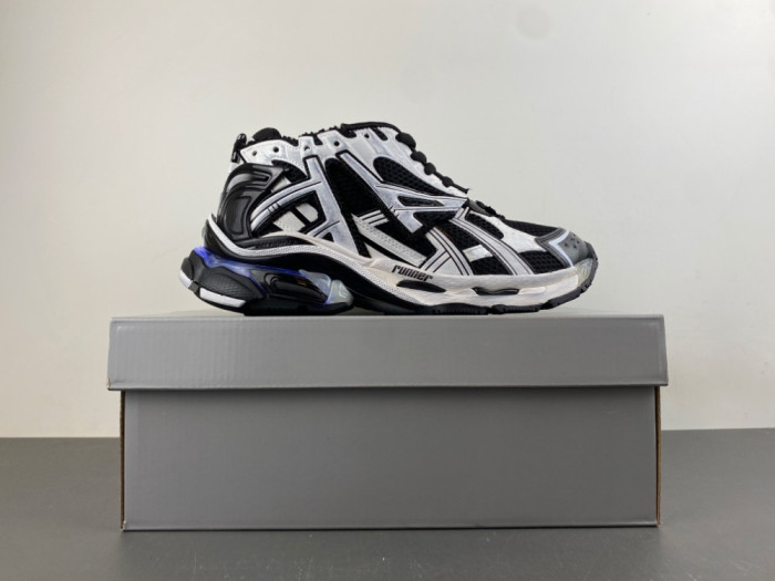 BLCG Runner Lighted Sneaker 677403-W3RB2 9010