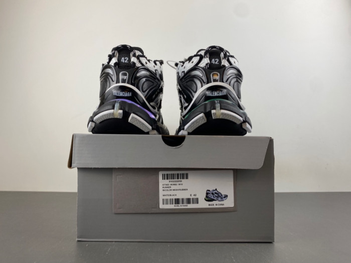 BLCG Runner Lighted Sneaker 677403-W3RB2 9010