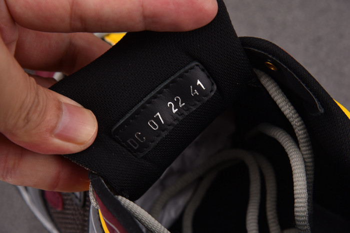 D10R B30 SNEAKER