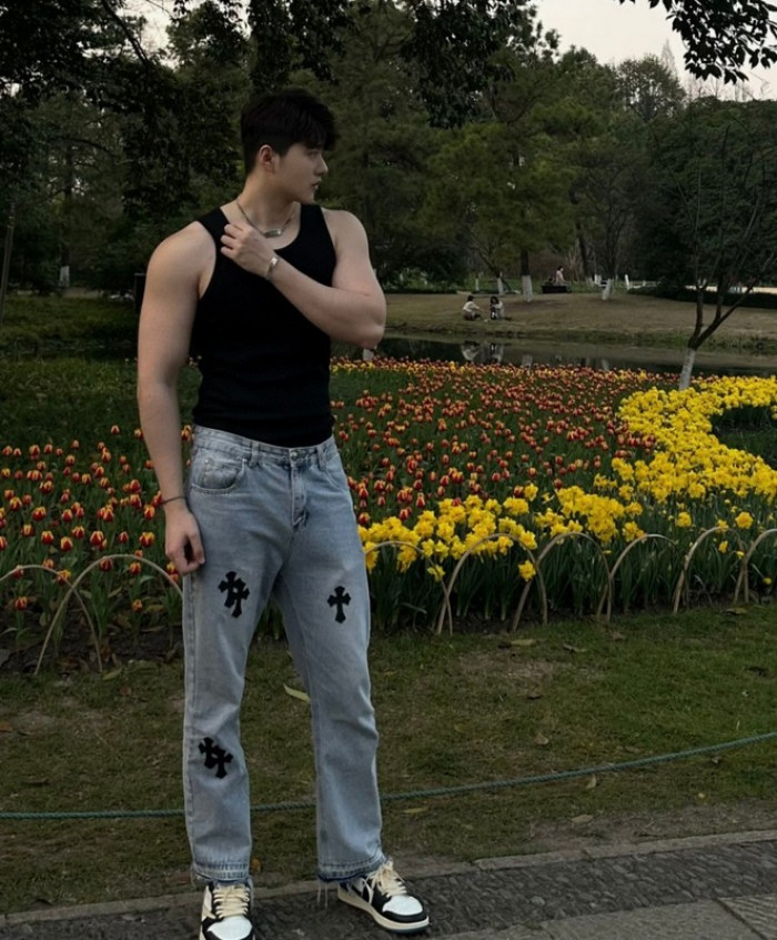 Ch*0me He**ts JEANS