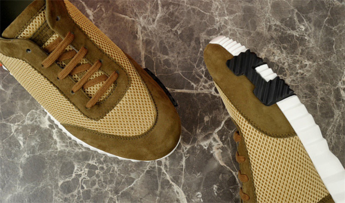 H**me5 Sneaker