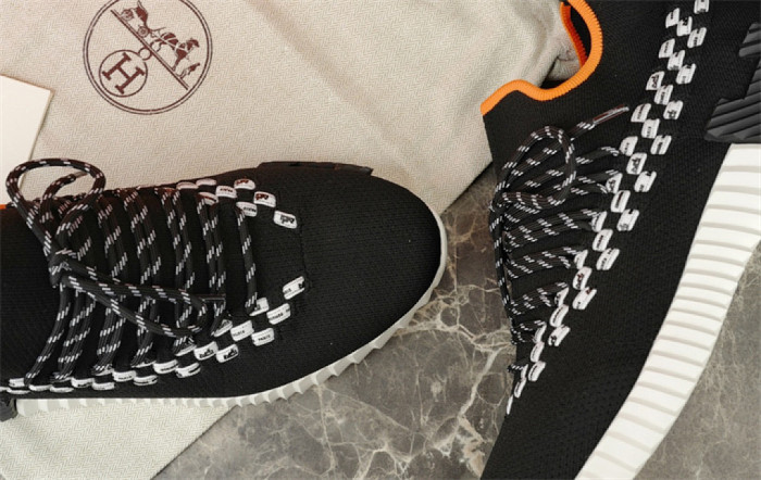 H**me5 Sneaker