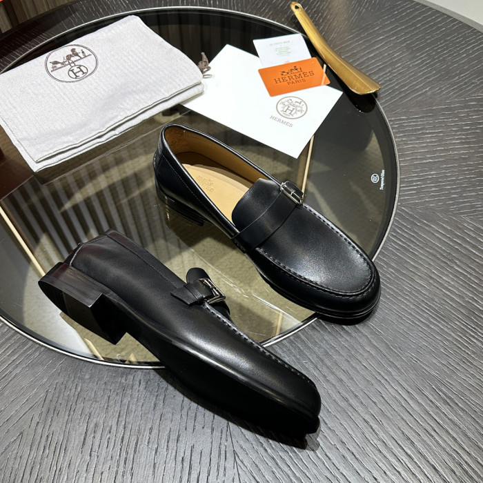 H**me5 Loafer