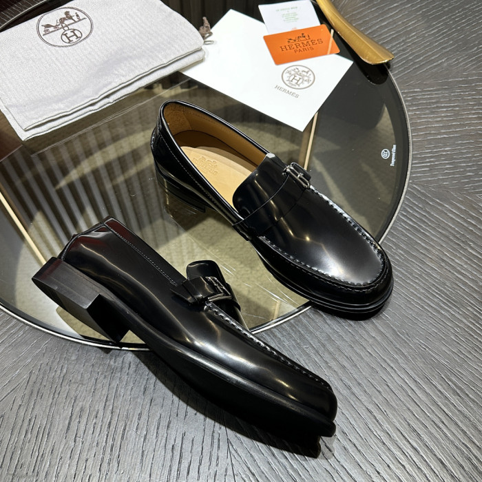 H**me5 Loafer