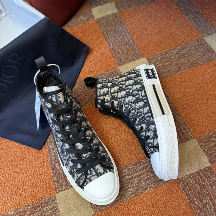 D10R B23 Oblique High Top Sneaker