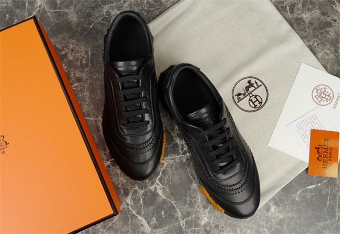 H**me5 Sneaker