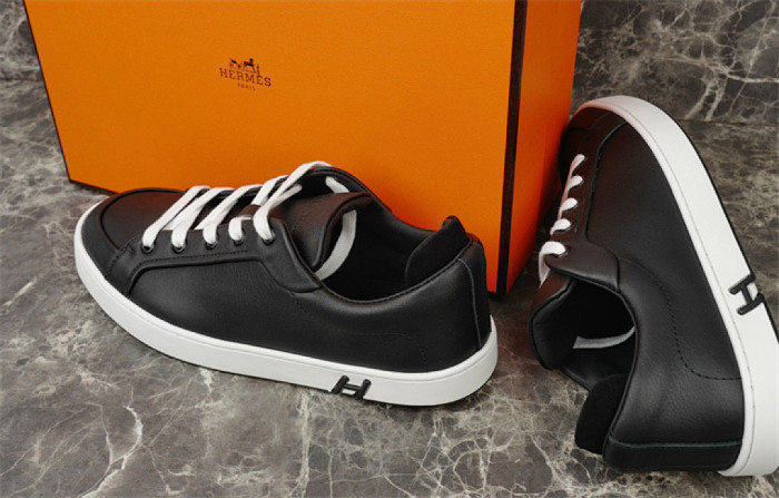 H**me5 Sneaker