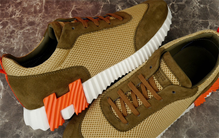H**me5 Sneaker