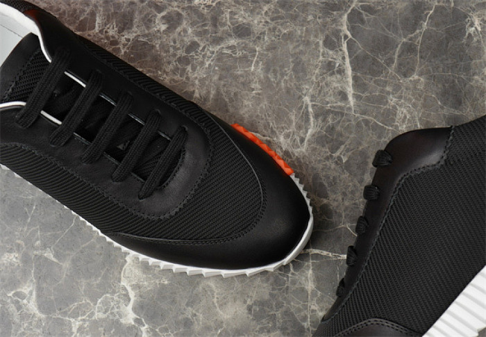 H**me5 Sneaker