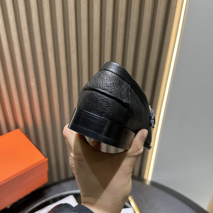 H**me5 Loafer
