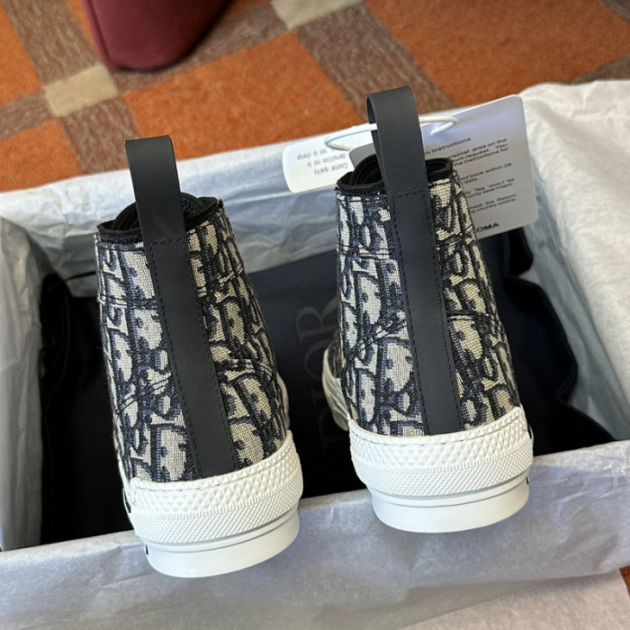 D10R B23 Oblique High Top Sneaker