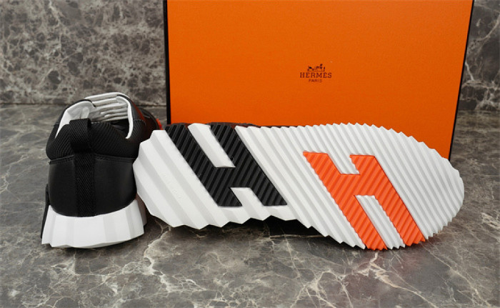 H**me5 Sneaker