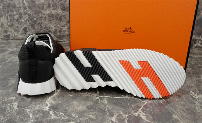 H**me5 Sneaker