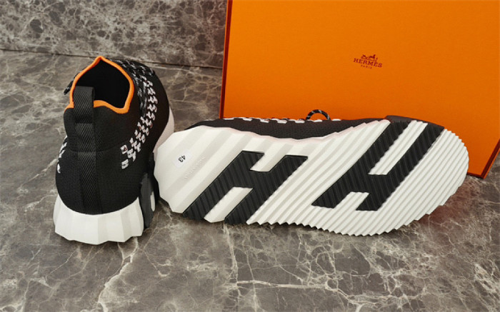 H**me5 Sneaker