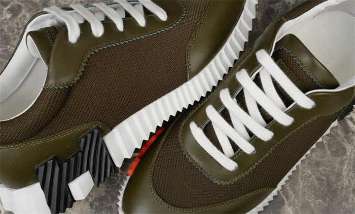 H**me5 Sneaker