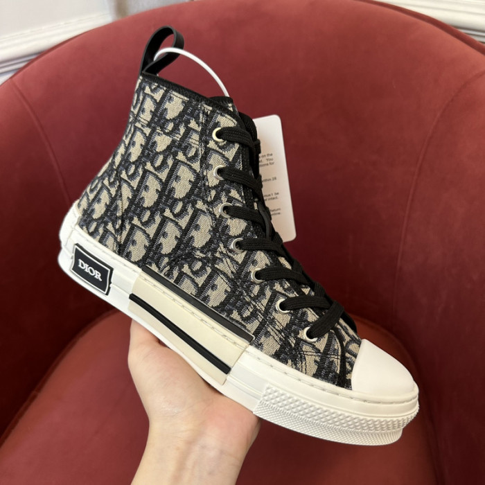 D10R B23 Oblique High Top Sneaker