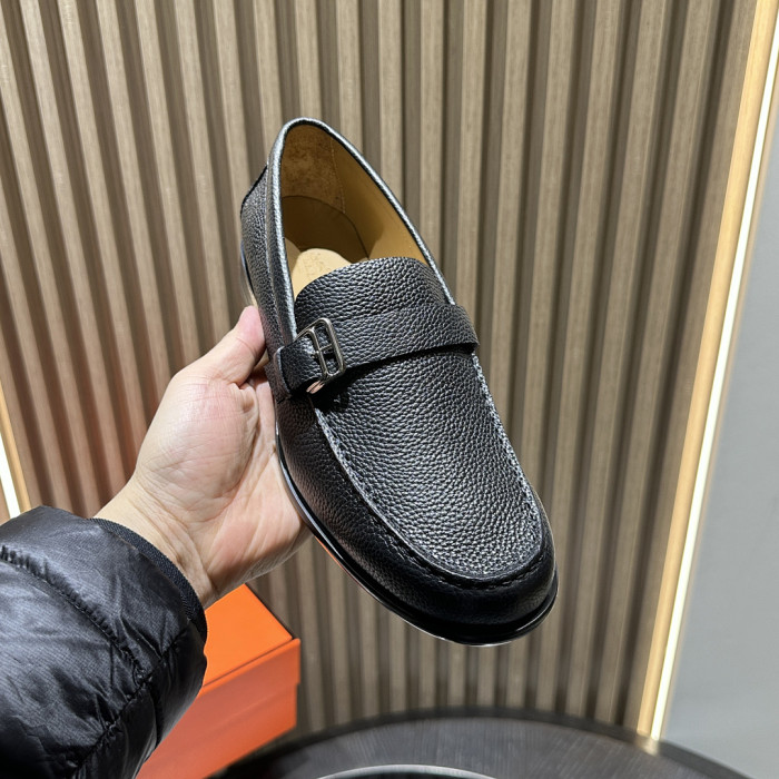 H**me5 Loafer