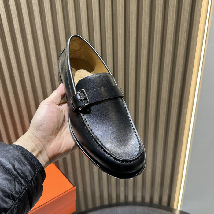H**me5 Loafer