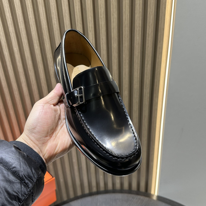 H**me5 Loafer