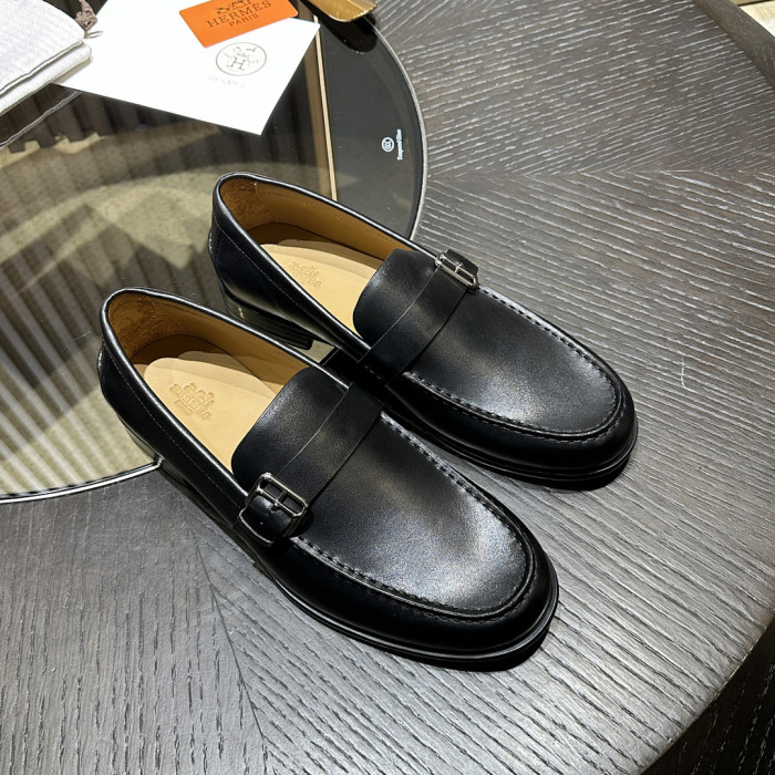 H**me5 Loafer