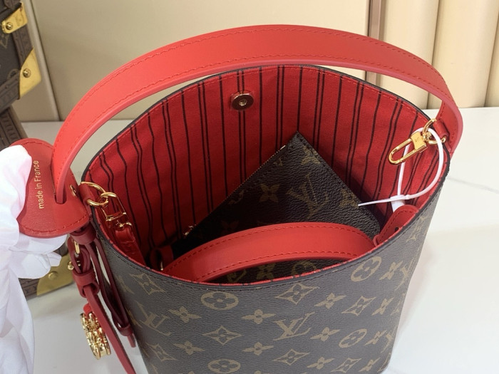 Lou1su1tt BAG 18 x 12 x 16 cm