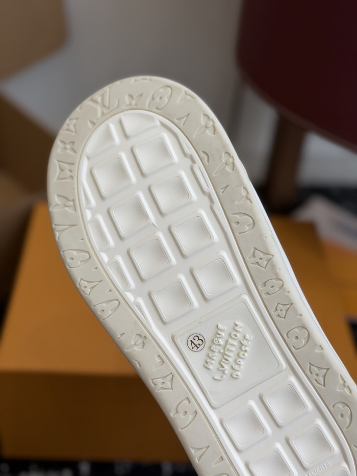 Lou1su1tt Tilted Sneaker