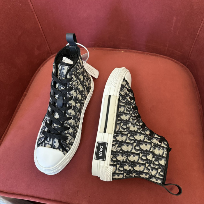 D10R B23 Oblique High Top Sneaker