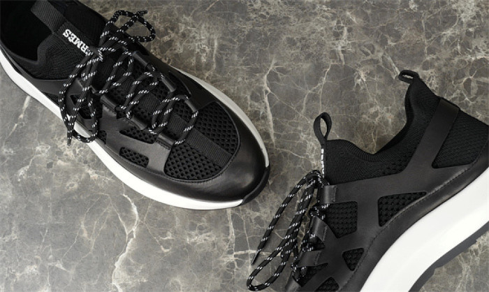 H**me5 Sneaker