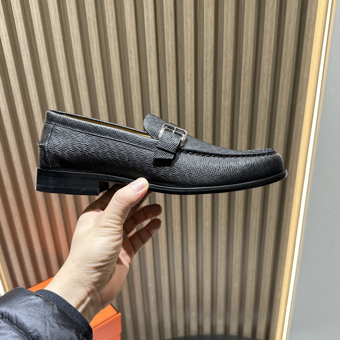 H**me5 Loafer