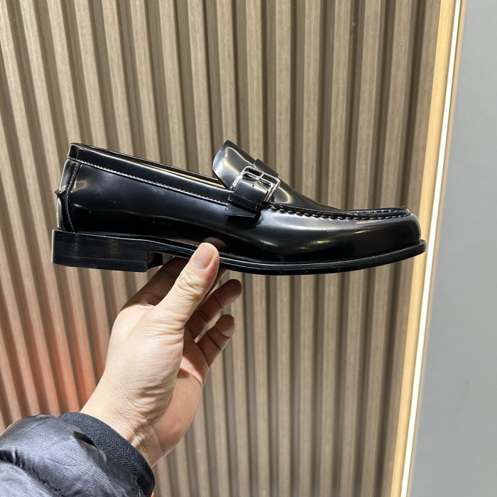 H**me5 Loafer