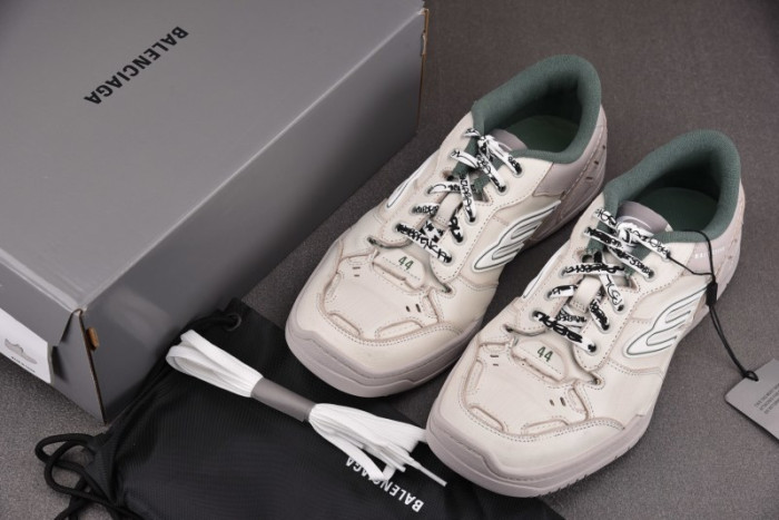 BLCG Hamptons Worn-out Sneaker 841765 WCURS 9930