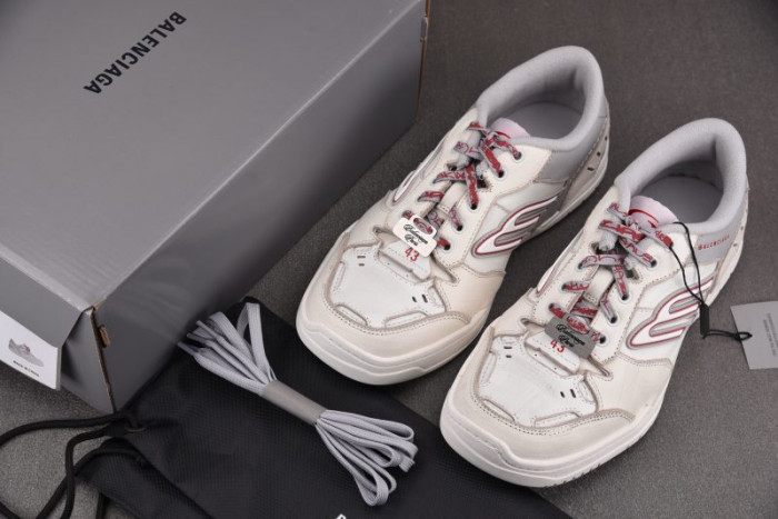 BLCG Hamptons Worn-out Sneaker 841765 WHPLY 9160